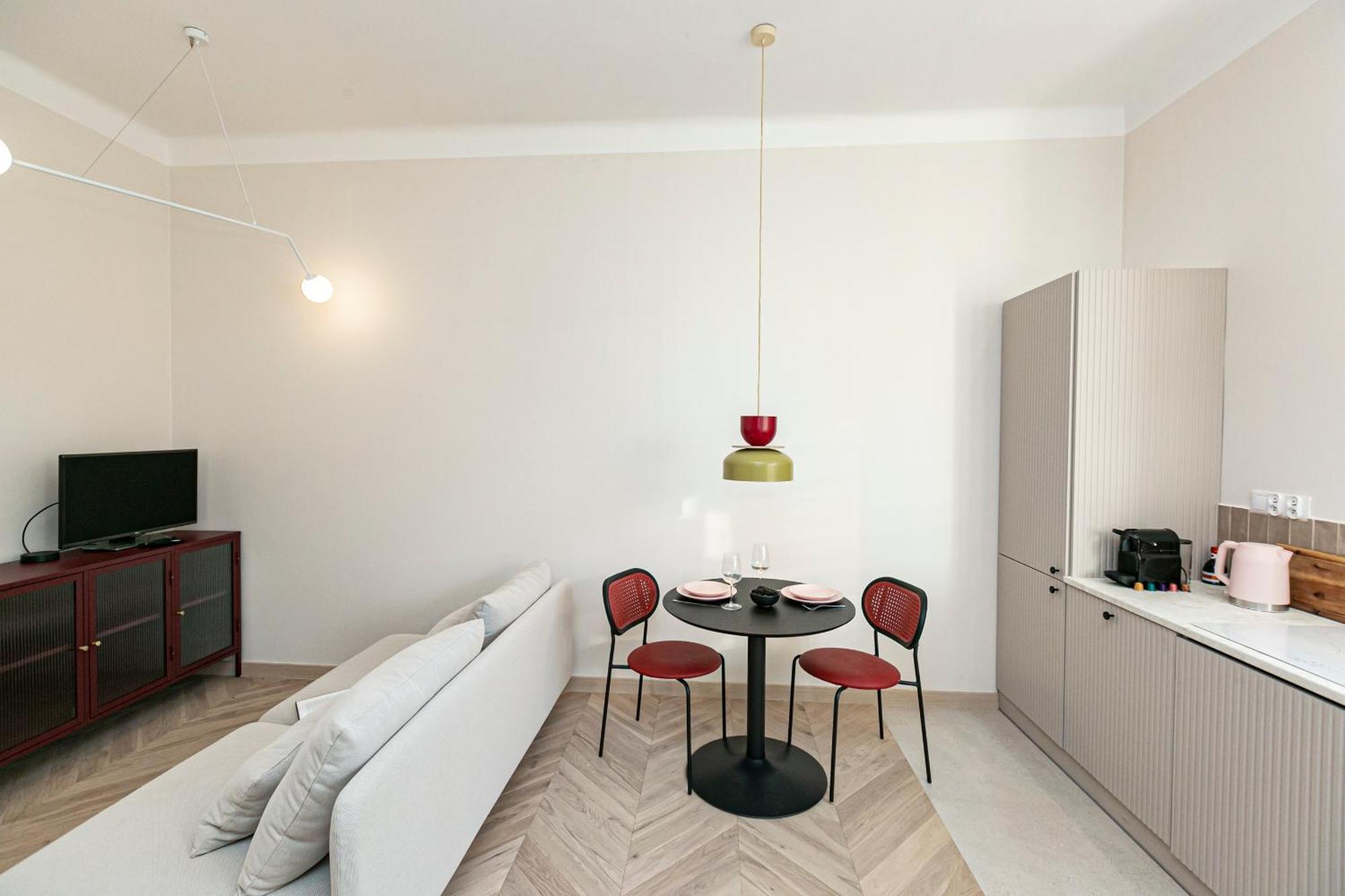 Apartament Rakowiecka - Bezplatny Parking - Free Parking - Stacja Metra 500m - Underground Station 500m Better