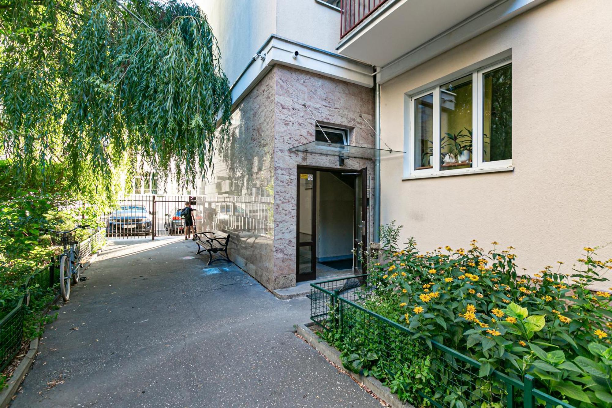 Rakowiecka - Bezplatny Parking - Free Parking - Stacja Metra 500m - Underground Station 500m Better Apartament Warszawa