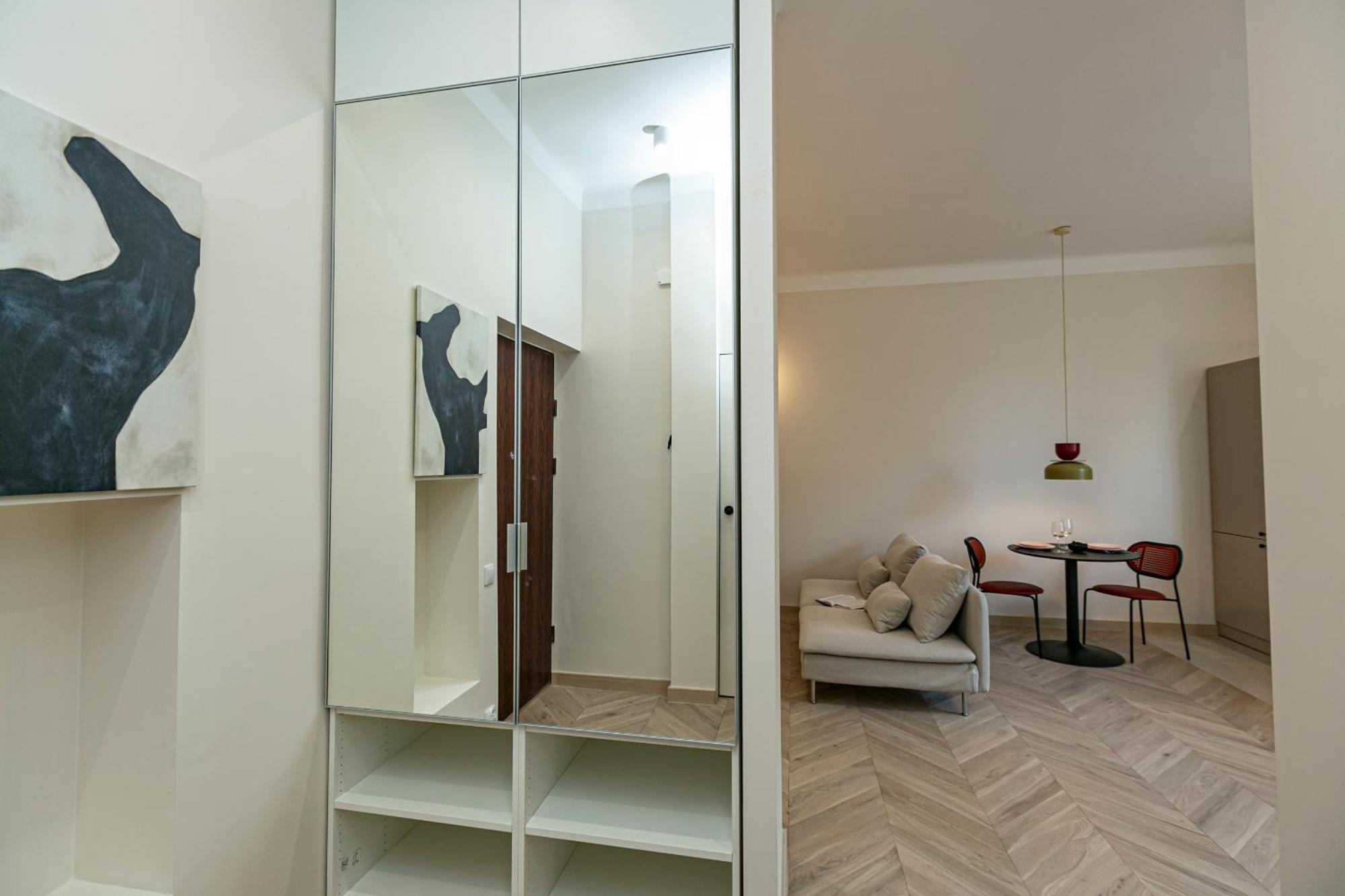 Apartament Rakowiecka - Bezplatny Parking - Free Parking - Stacja Metra 500m - Underground Station 500m Better